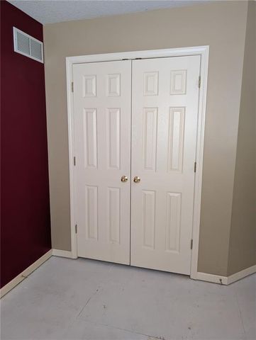 101 HEATHERTON Court, Gladstone, MO 64118