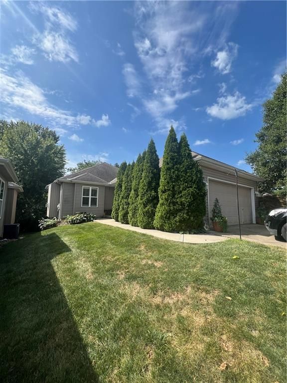 101 HEATHERTON Court, Gladstone, MO 64118