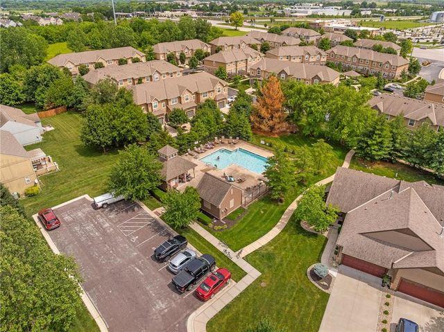 7892 W 157th Terrace, Overland Park, KS 66223