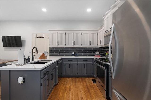 7892 W 157th Terrace, Overland Park, KS 66223