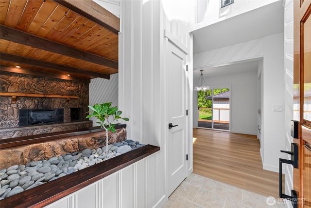 31419 MOUNTAIN HWY E, Eatonville, WA 98328