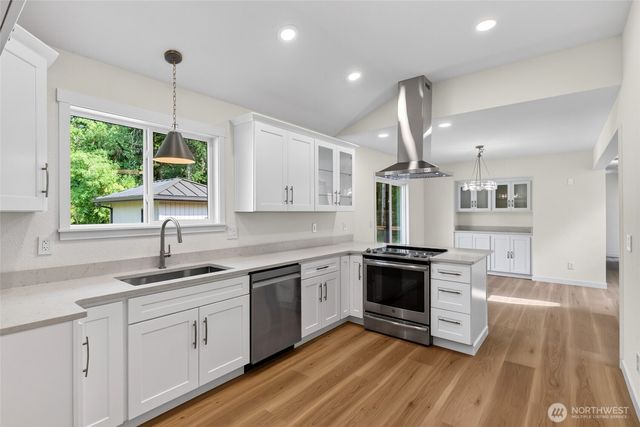 31419 MOUNTAIN HWY E, Eatonville, WA 98328