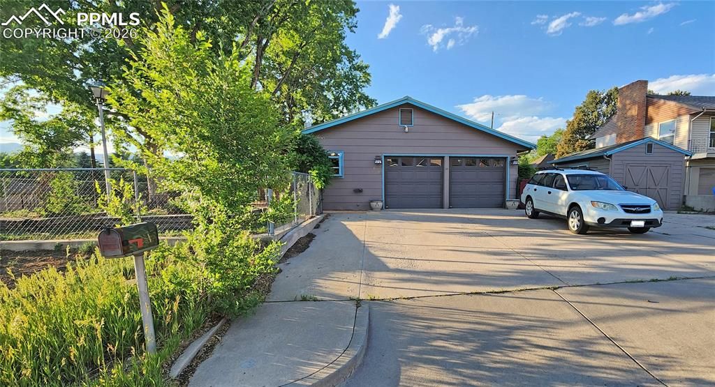 1830 Pejn Avenue, Colorado Springs, CO 80904