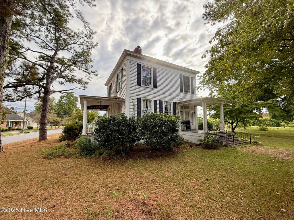 110 Marshall Avenue, Williamston, NC 27892
