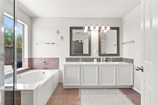 106 Fallen Rock Drive, Waxahachie, TX 75165
