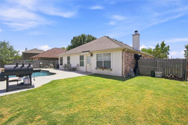 106 Fallen Rock Drive, Waxahachie, TX 75165