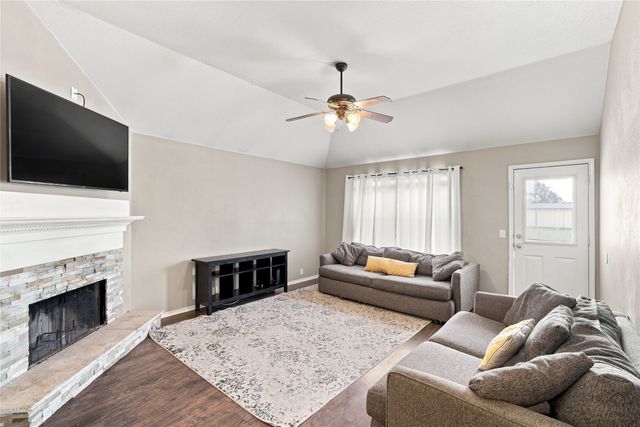 106 Fallen Rock Drive, Waxahachie, TX 75165