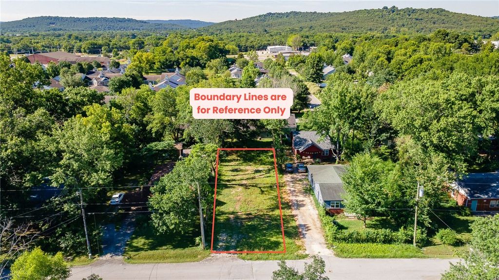 561 McClinton Street, Fayetteville, AR 72701