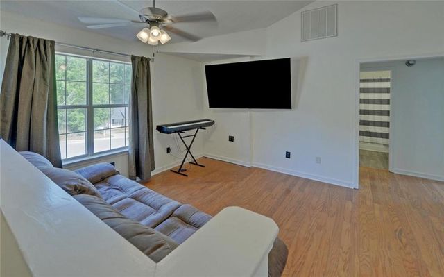 1046 Bridle Creek Drive, Flowery Branch, GA 30542