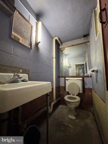 10 S MAIN ST, Yeagertown, PA 17099