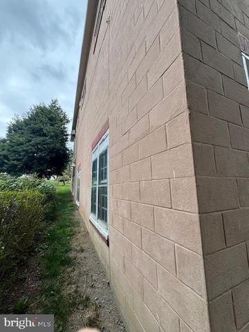 10 S MAIN ST, Yeagertown, PA 17099