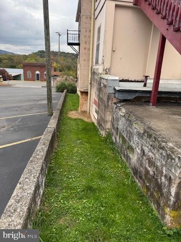 10 S MAIN ST, Yeagertown, PA 17099
