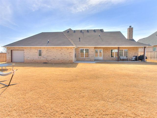 10705 NW 26th Court, Yukon, OK 73099