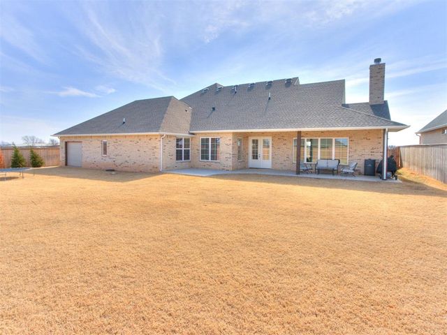 10705 NW 26th Court, Yukon, OK 73099