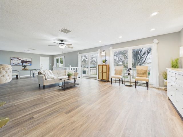 7701 E Lincoln St, Wichita, KS 67207