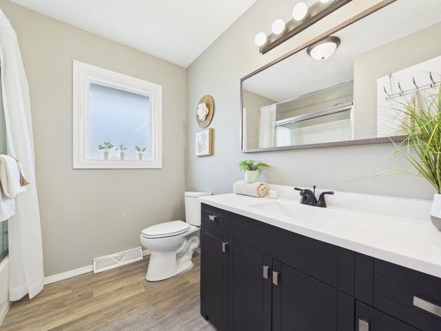 7701 E Lincoln St, Wichita, KS 67207