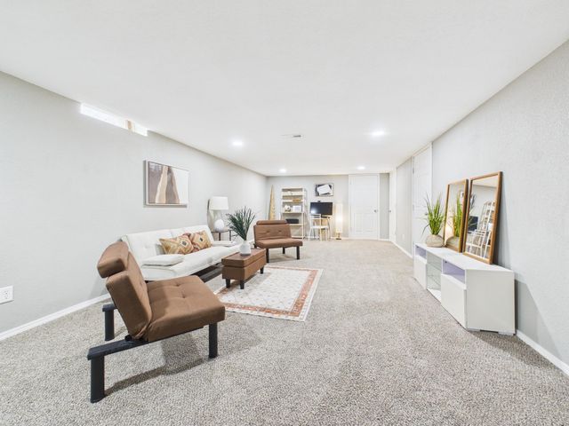 7701 E Lincoln St, Wichita, KS 67207