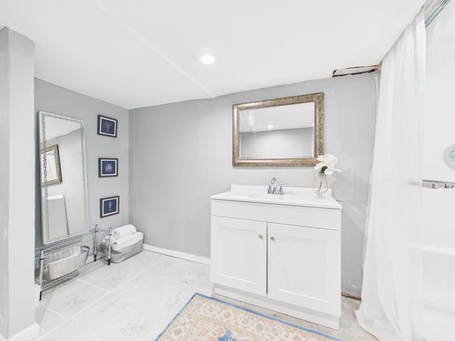 7701 E Lincoln St, Wichita, KS 67207