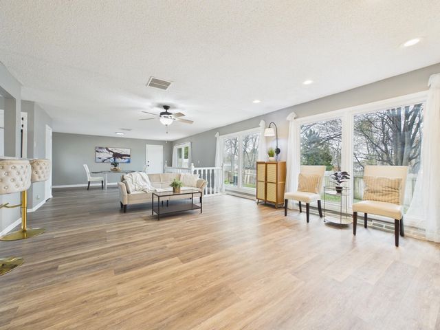 7701 E Lincoln St, Wichita, KS 67207