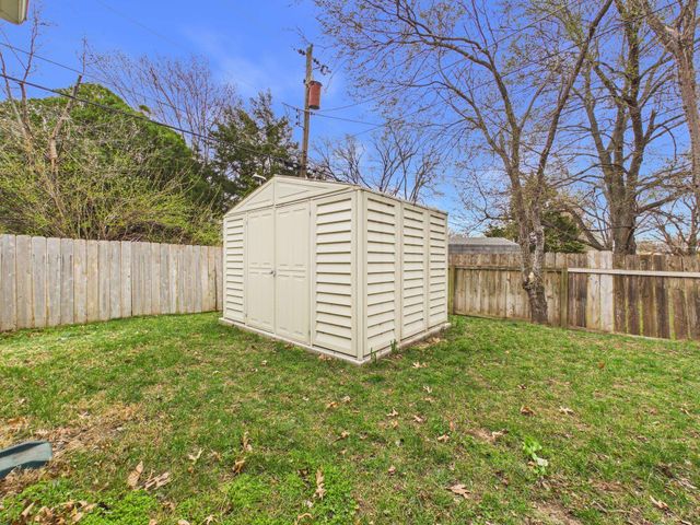 7701 E Lincoln St, Wichita, KS 67207