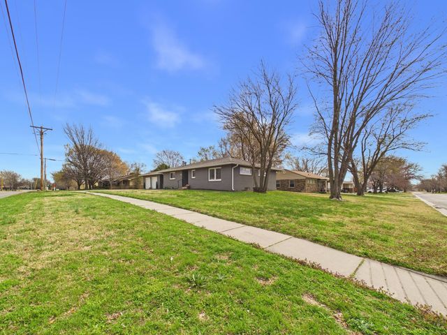 7701 E Lincoln St, Wichita, KS 67207