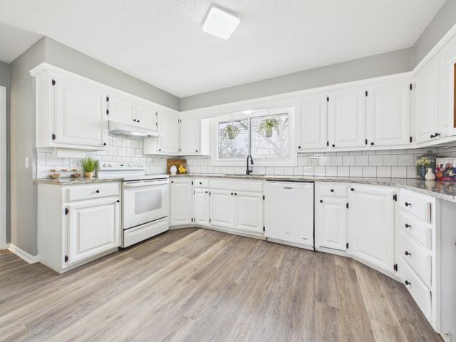 7701 E Lincoln St, Wichita, KS 67207