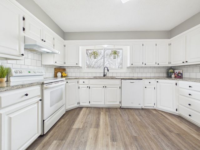 7701 E Lincoln St, Wichita, KS 67207