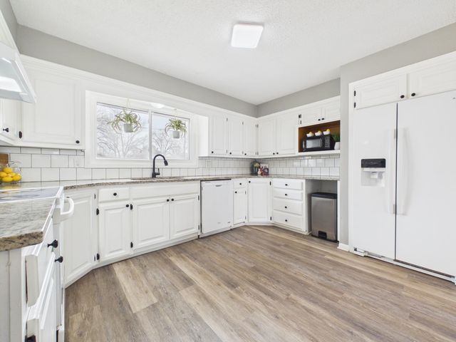 7701 E Lincoln St, Wichita, KS 67207