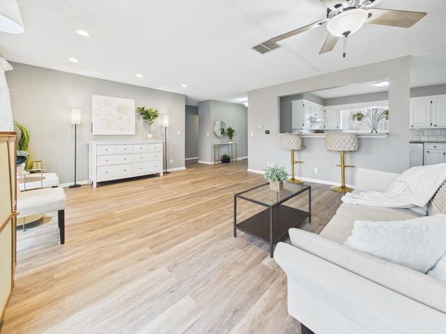 7701 E Lincoln St, Wichita, KS 67207