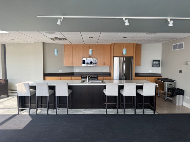 6007 N Sheridan Road 18F, Chicago, IL 60660