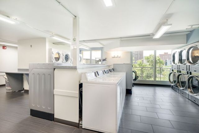 6007 N Sheridan Road 18F, Chicago, IL 60660
