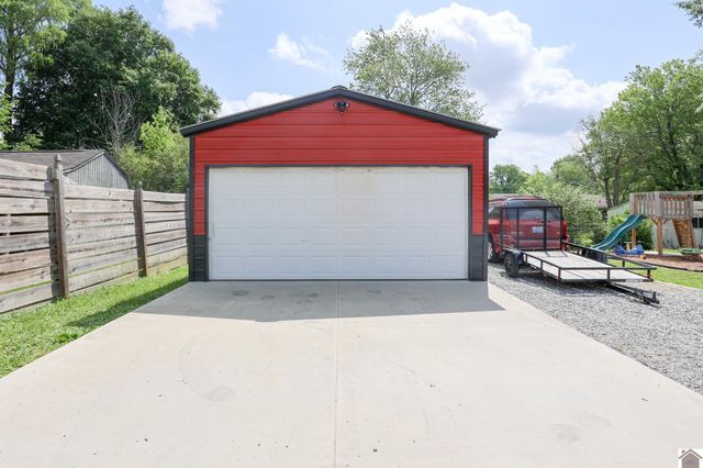 806 Usher St, Mayfield, KY 42066