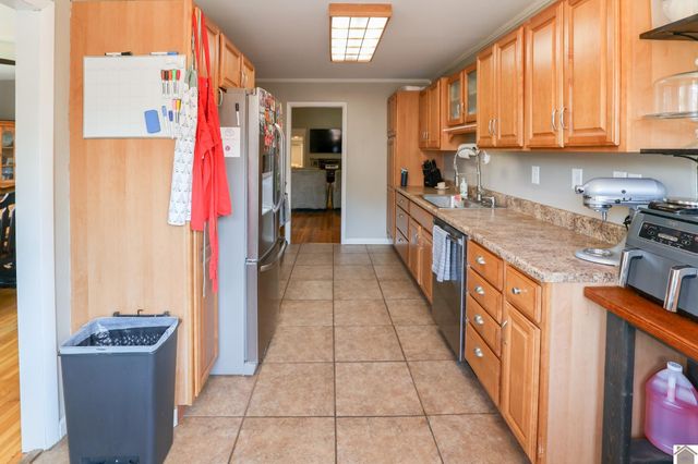 806 Usher St, Mayfield, KY 42066
