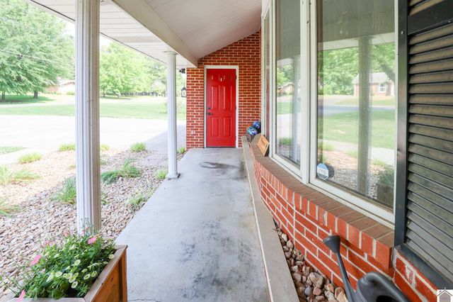806 Usher St, Mayfield, KY 42066