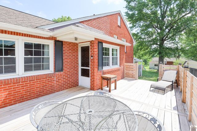 806 Usher St, Mayfield, KY 42066