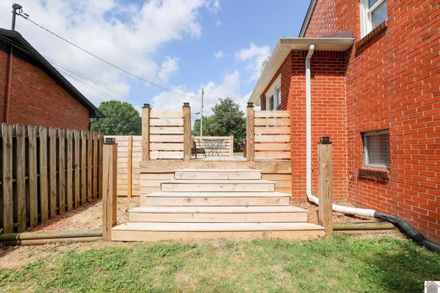 806 Usher St, Mayfield, KY 42066
