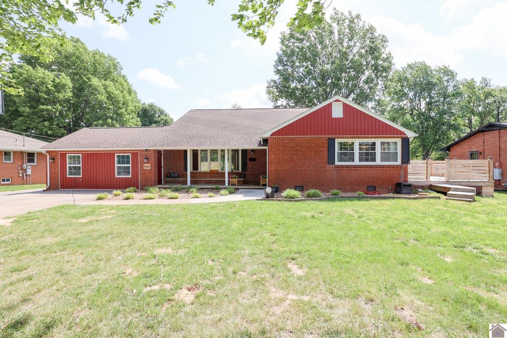 806 Usher St, Mayfield, KY 42066