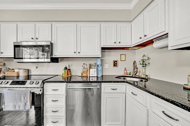 2421 S Clearing RD, Salem, VA 24153