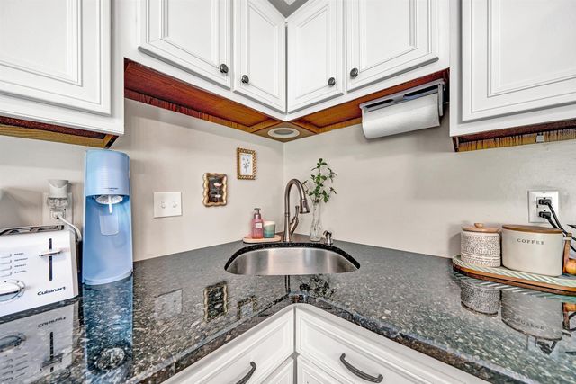 2421 S Clearing RD, Salem, VA 24153