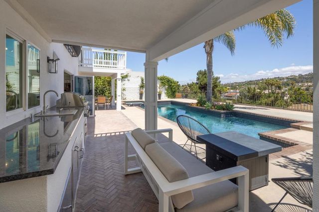 2738 La Costa Avenue, Carlsbad, CA 92009