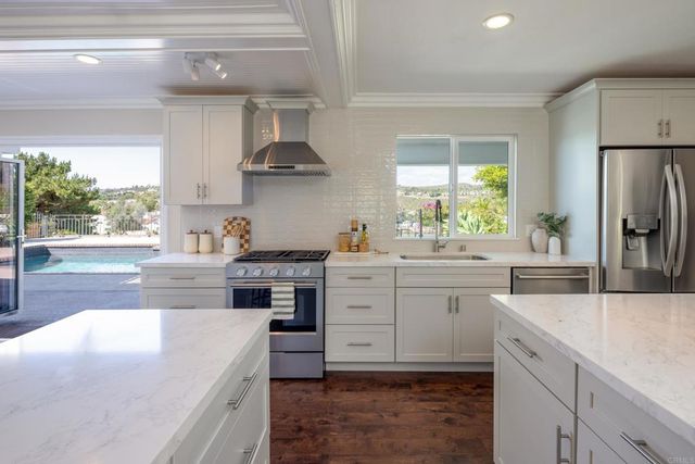 2738 La Costa Avenue, Carlsbad, CA 92009