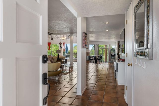 5001 JUSTIN Drive NW, Albuquerque, NM 87114