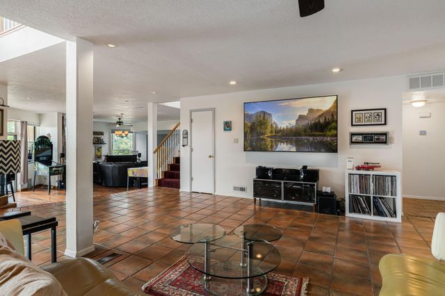 5001 JUSTIN Drive NW, Albuquerque, NM 87114