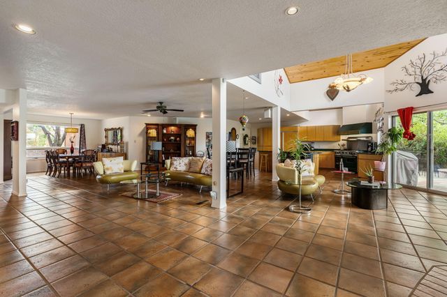 5001 JUSTIN Drive NW, Albuquerque, NM 87114