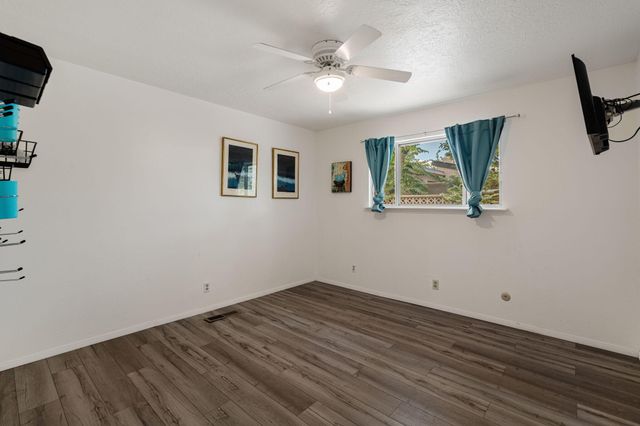 5001 JUSTIN Drive NW, Albuquerque, NM 87114