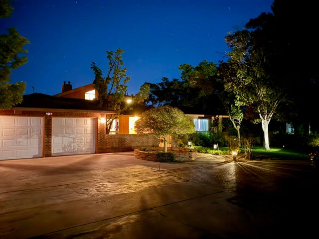 5001 JUSTIN Drive NW, Albuquerque, NM 87114