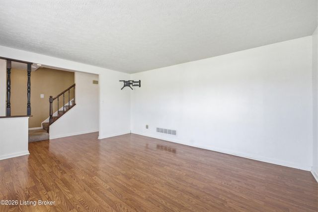 277 Fortney Ln, Mt Washington, KY 40047