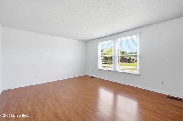 277 Fortney Ln, Mt Washington, KY 40047