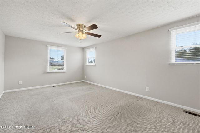 277 Fortney Ln, Mt Washington, KY 40047