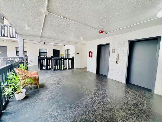 1021 Mockingbird Lane 215, Plantation, FL 33324